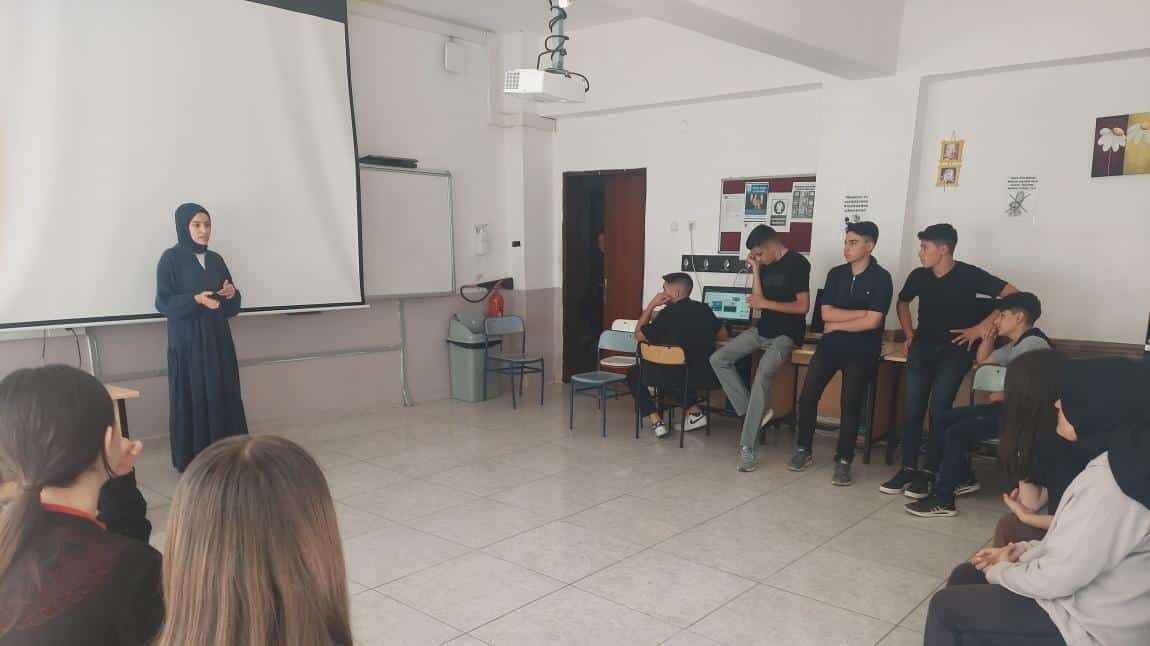 Okulumuz dan Mezun olup ,   Meslektaşımız olan Esin KARAKAYA...